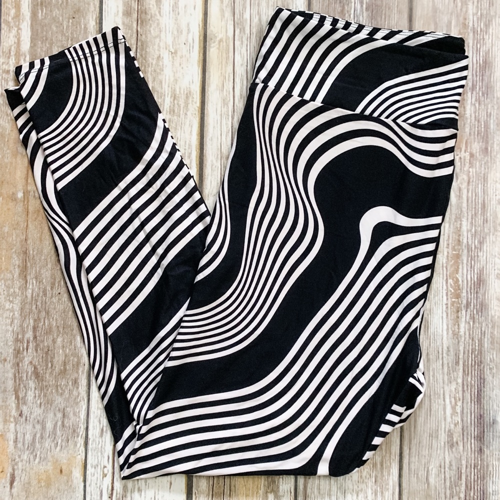 NWOT LuLaRoe TC2 Black & White Leggings